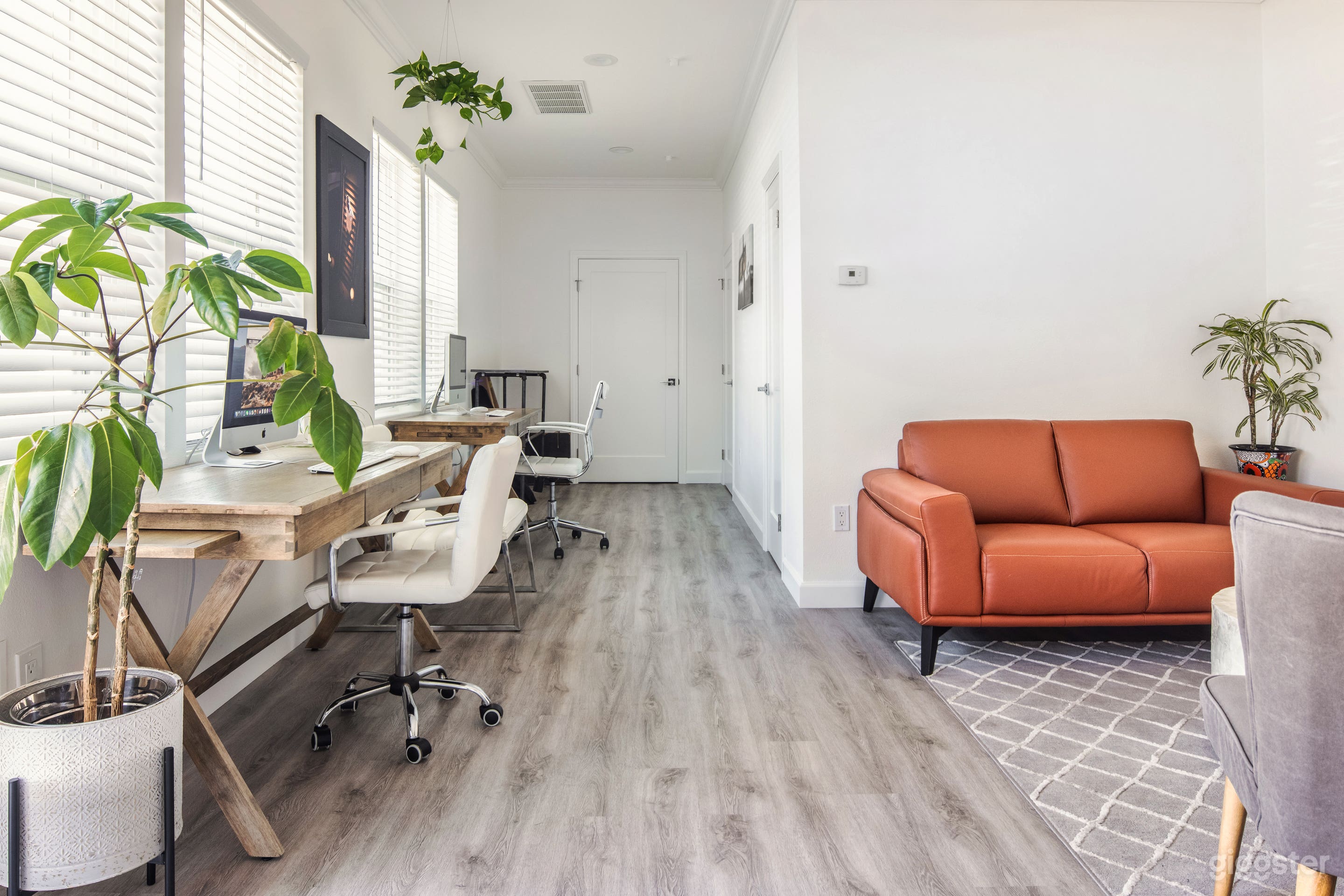 WORKSTATION + LOUNGE - Beautiful Well-Lit Lounge Complete with Comfy Chairs and Couch Photo 1