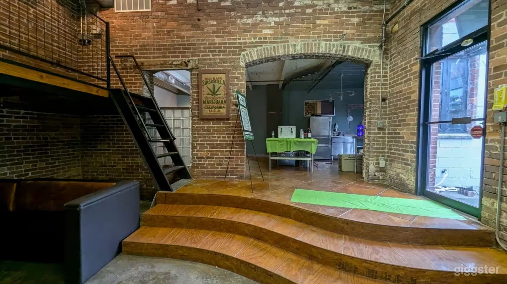 Unique Hideaway Warehouse Space Photo 4