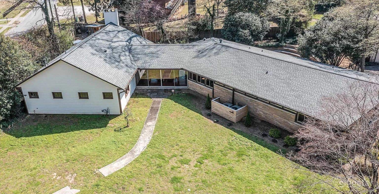 Elegant Mid-Century Pool Escape in Hampton Photo 3
