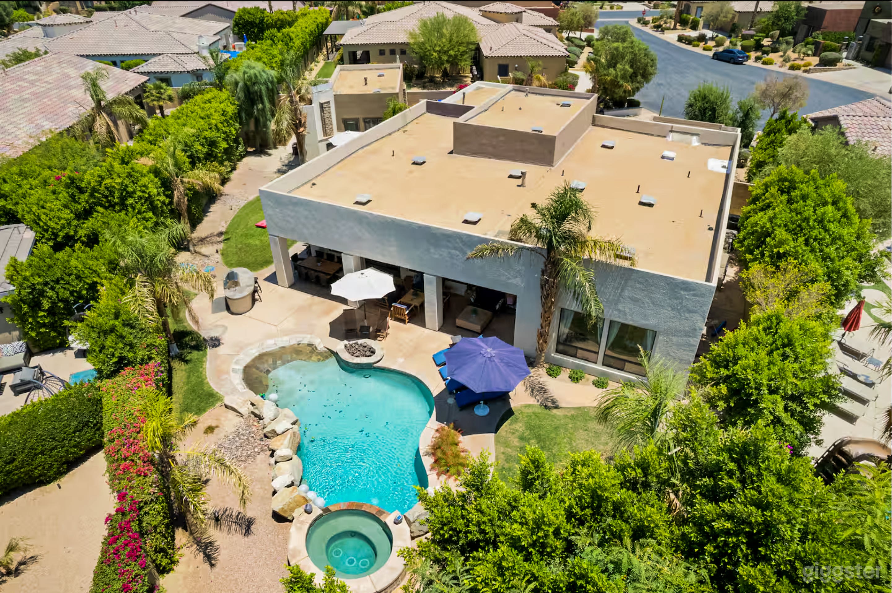 Stylish 3-BR Home w/ Pool & Garden — Light-Filled,Film-Ready Photo 3