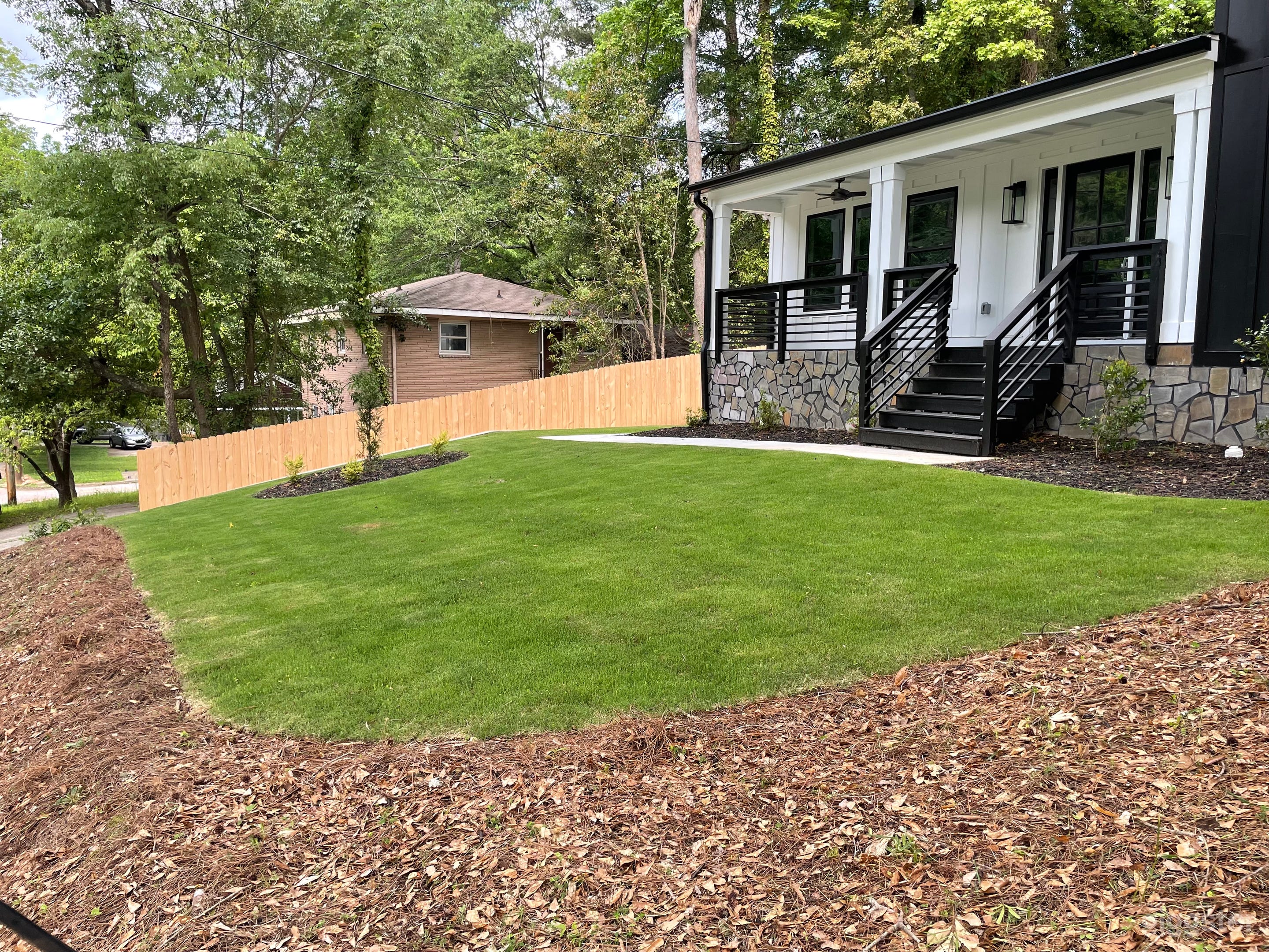 Warm modern bungalow Photo 2