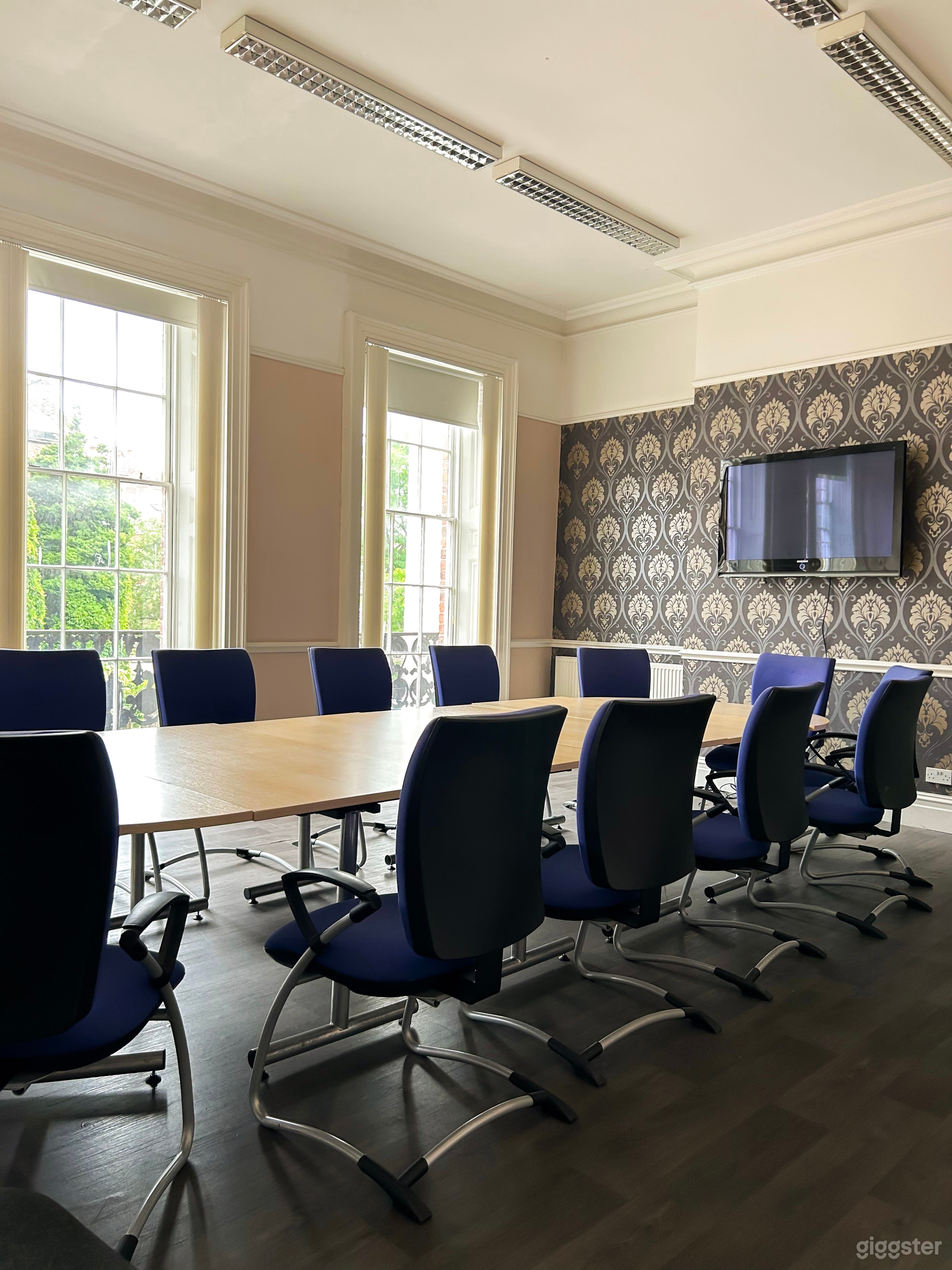 Spacious Boardroom for Meetings and Sessions Photo 1