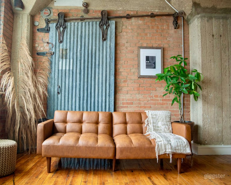  Industrial Natural Light Loft in Downtown Dallas 