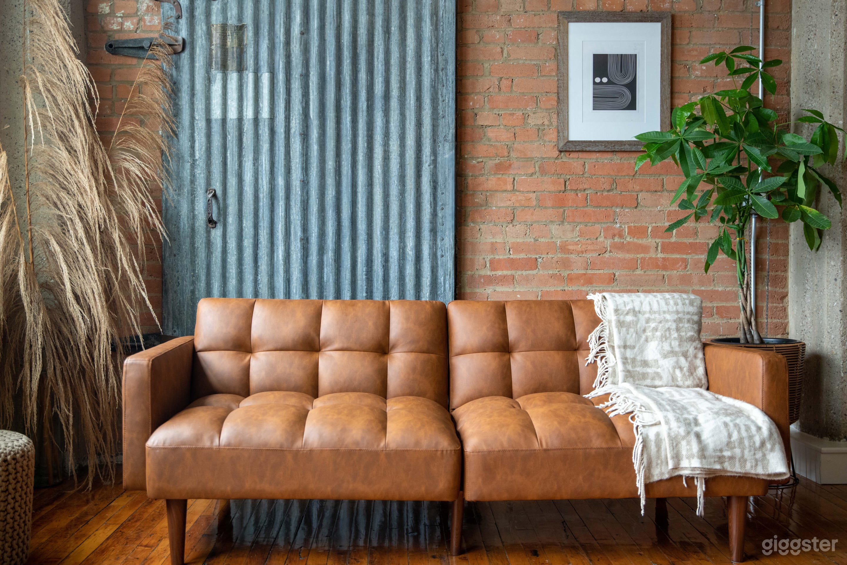 Industrial Natural Light Loft in Downtown Dallas Photo 3