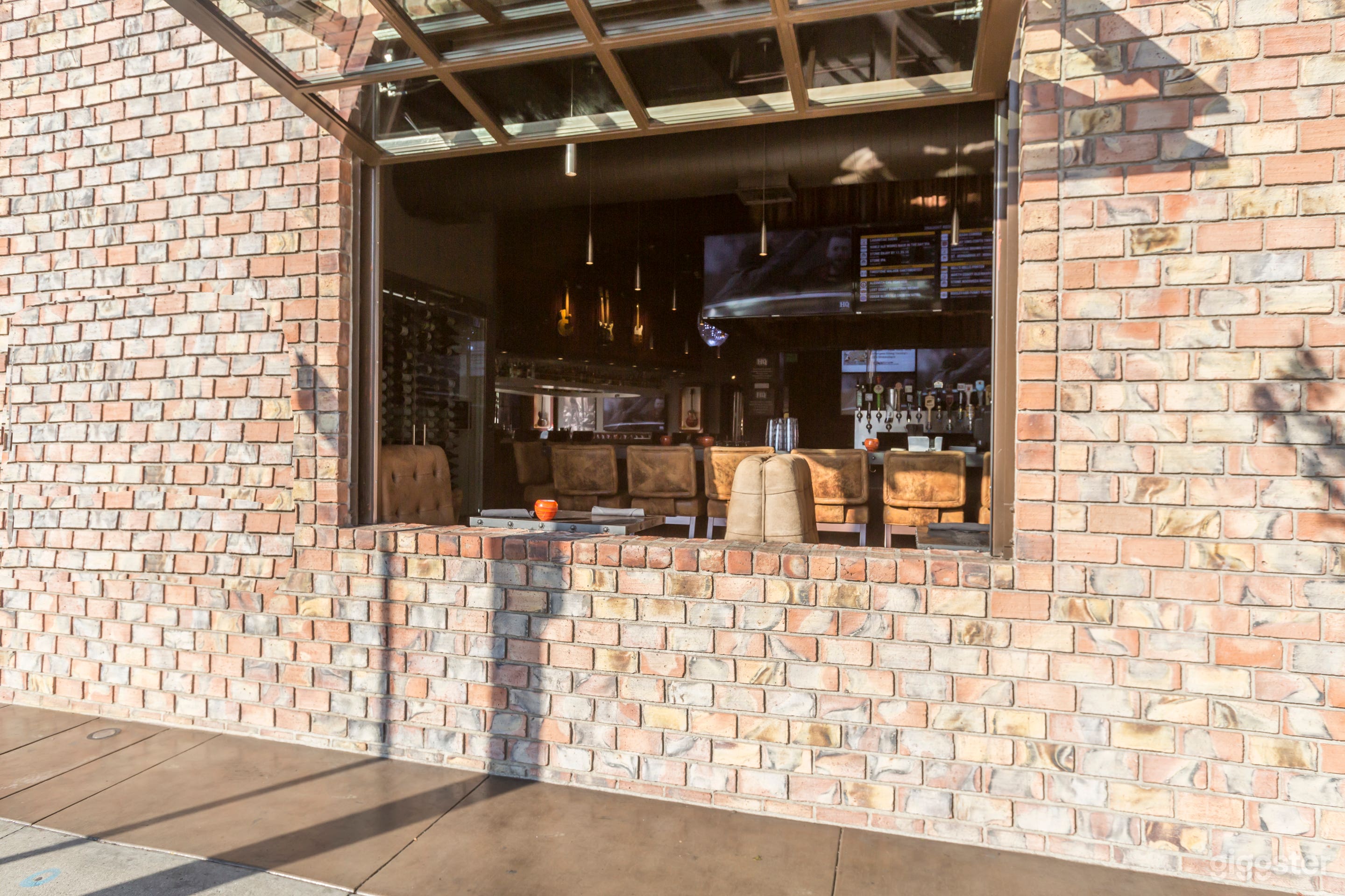 Music-Themed Bar  Photo 4