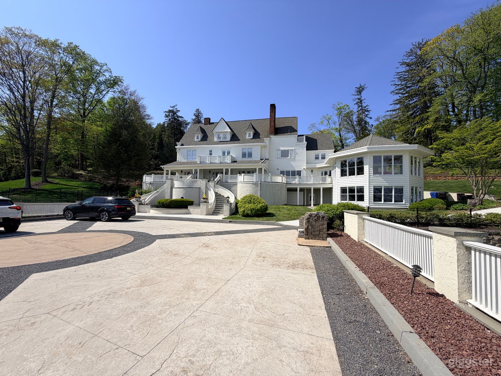 Spectacular beachfront home with pool, tennis court, etc! Photo 2