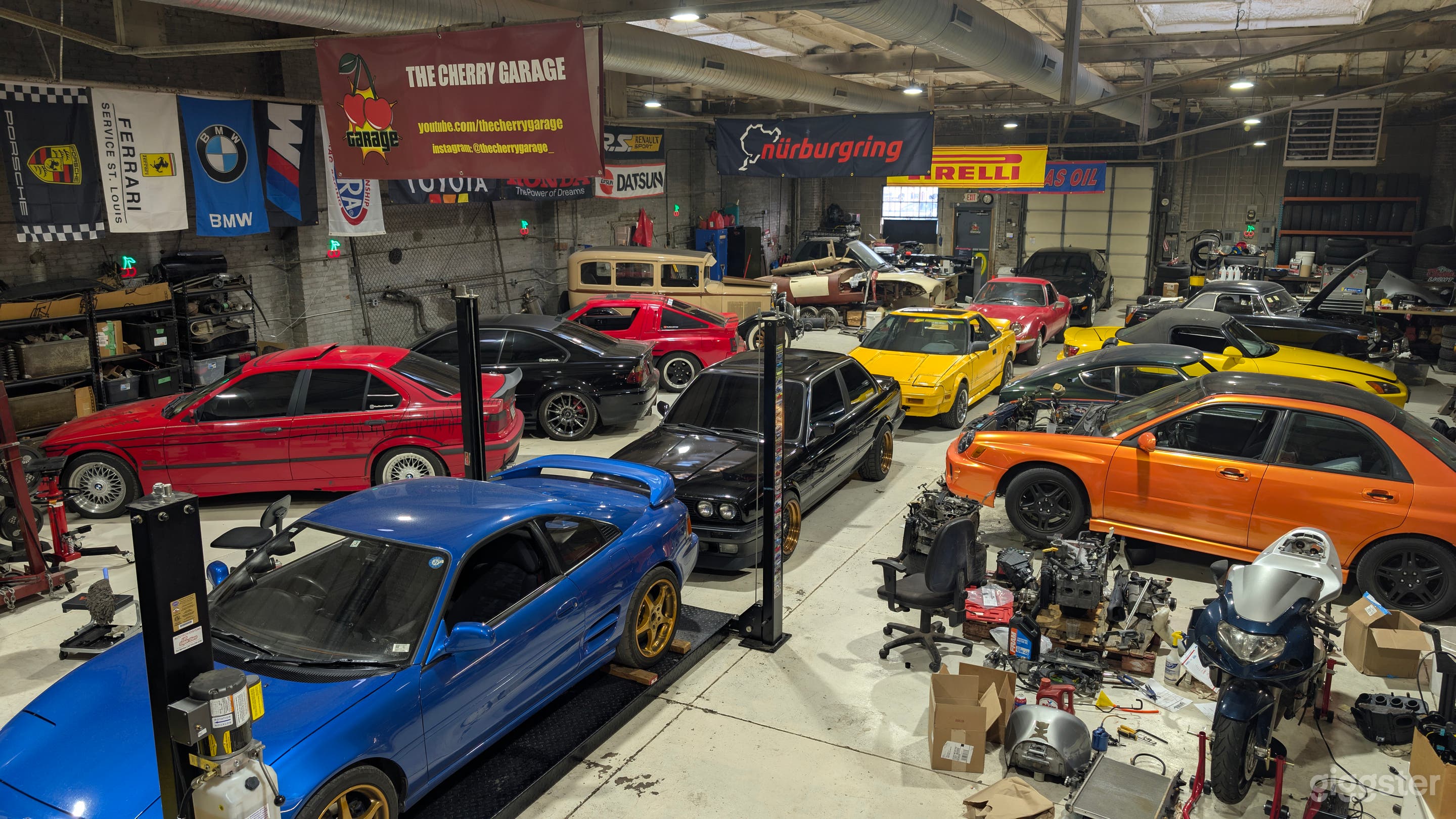 HUGE Automotive Customs Shop and Café Photo 3