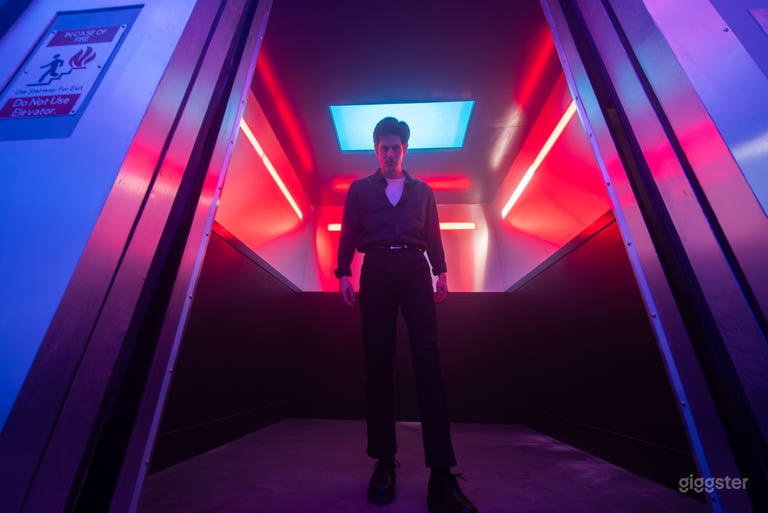  7 Film Sets | Elevator, RGB Grid Celling, Led Wall 