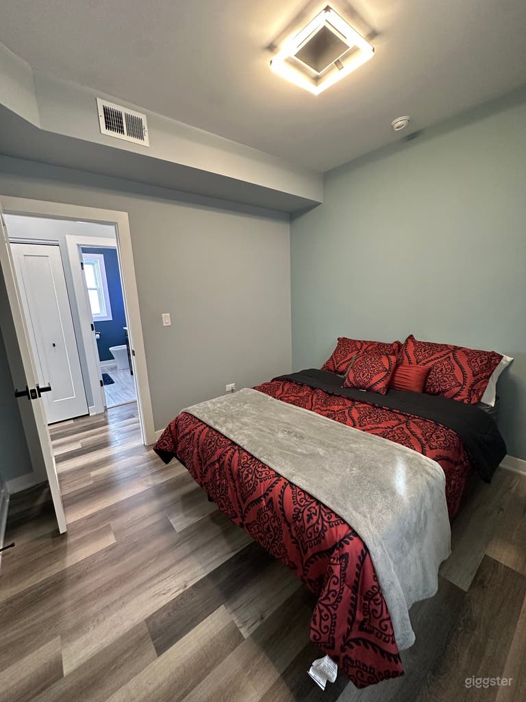  Podcast Enabled Stylish and Modern Urban 3BR Apartment 