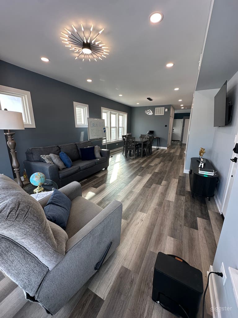  Podcast Enabled Stylish and Modern Urban 3BR Apartment 