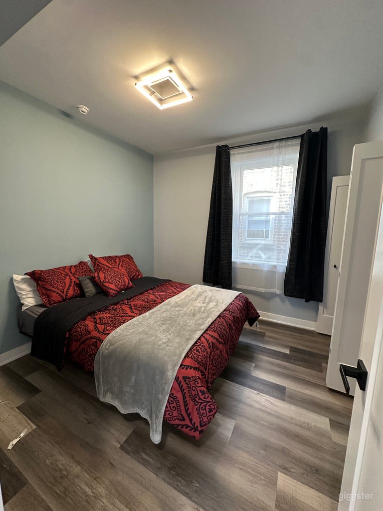  Podcast Enabled Stylish and Modern Urban 3BR Apartment 