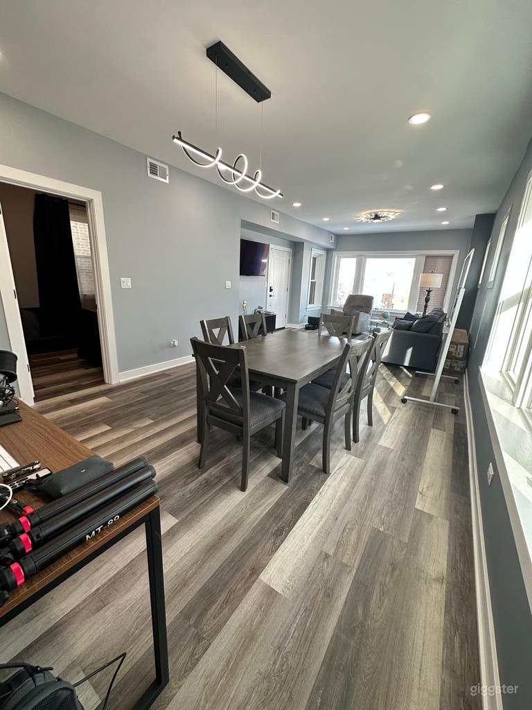  Podcast Enabled Stylish and Modern Urban 3BR Apartment 