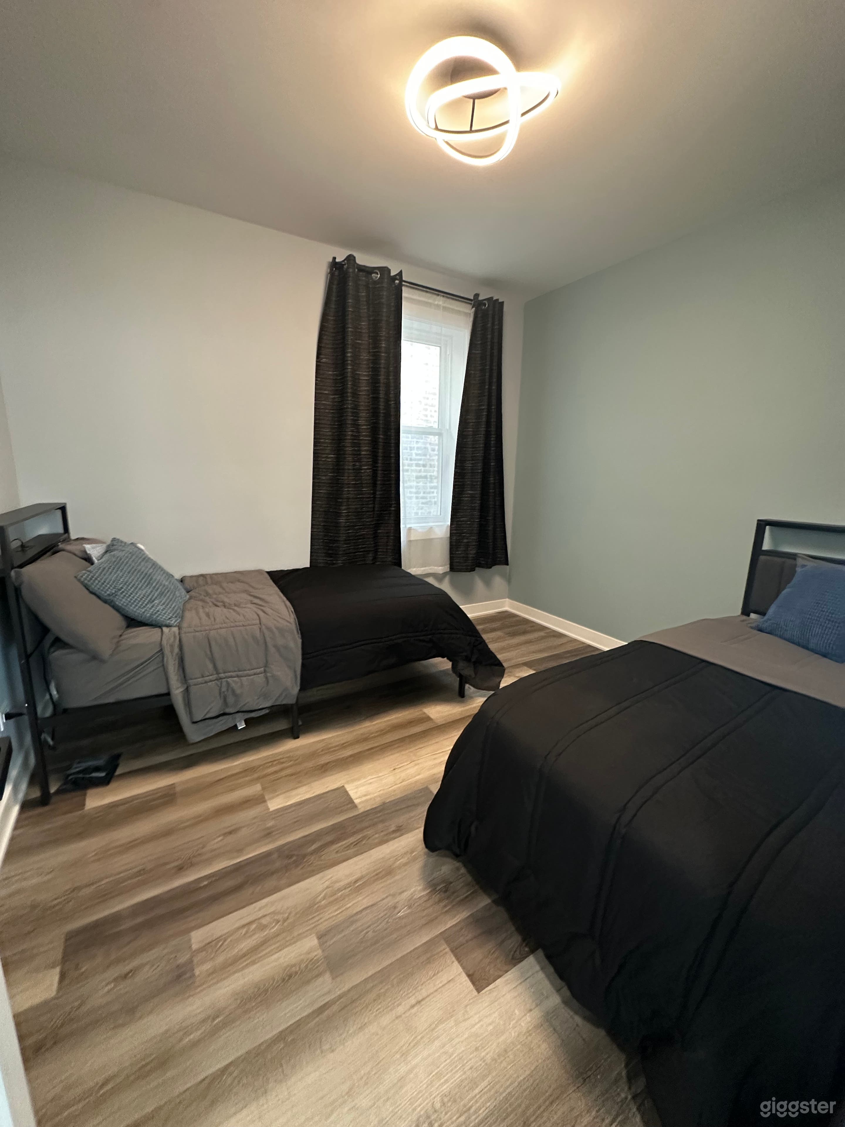 Podcast Enabled Stylish and Modern Urban 3BR Apartment Photo 3