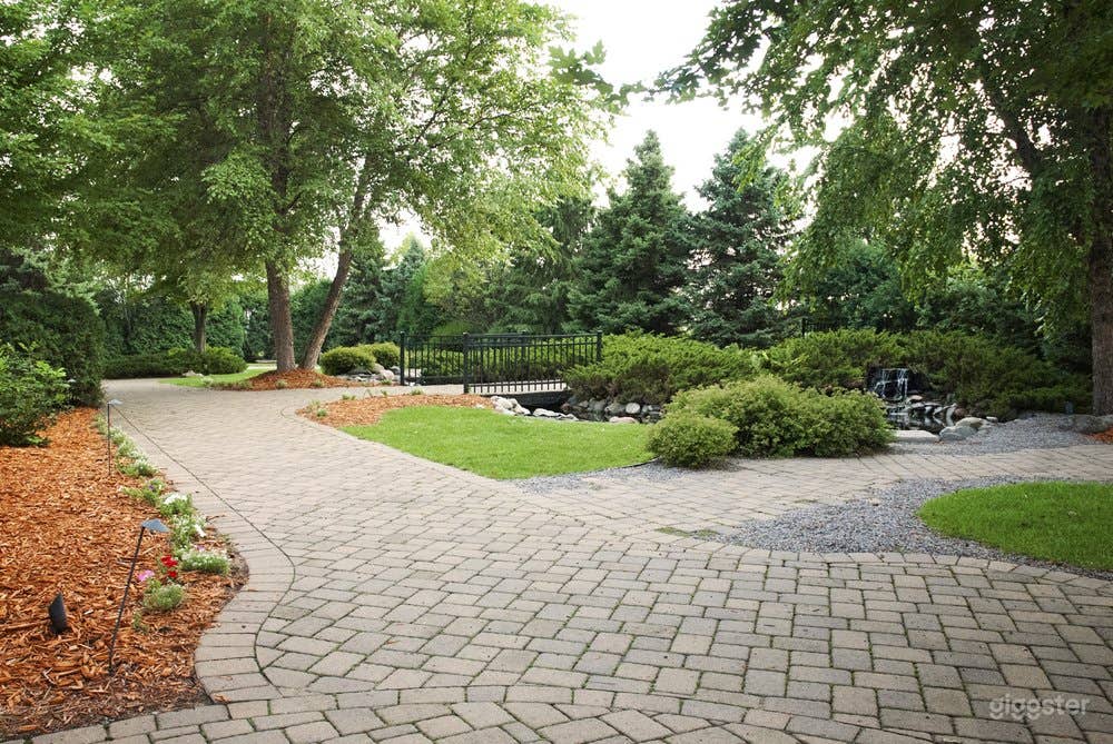 Outdoor Courtyard Space Photo 3