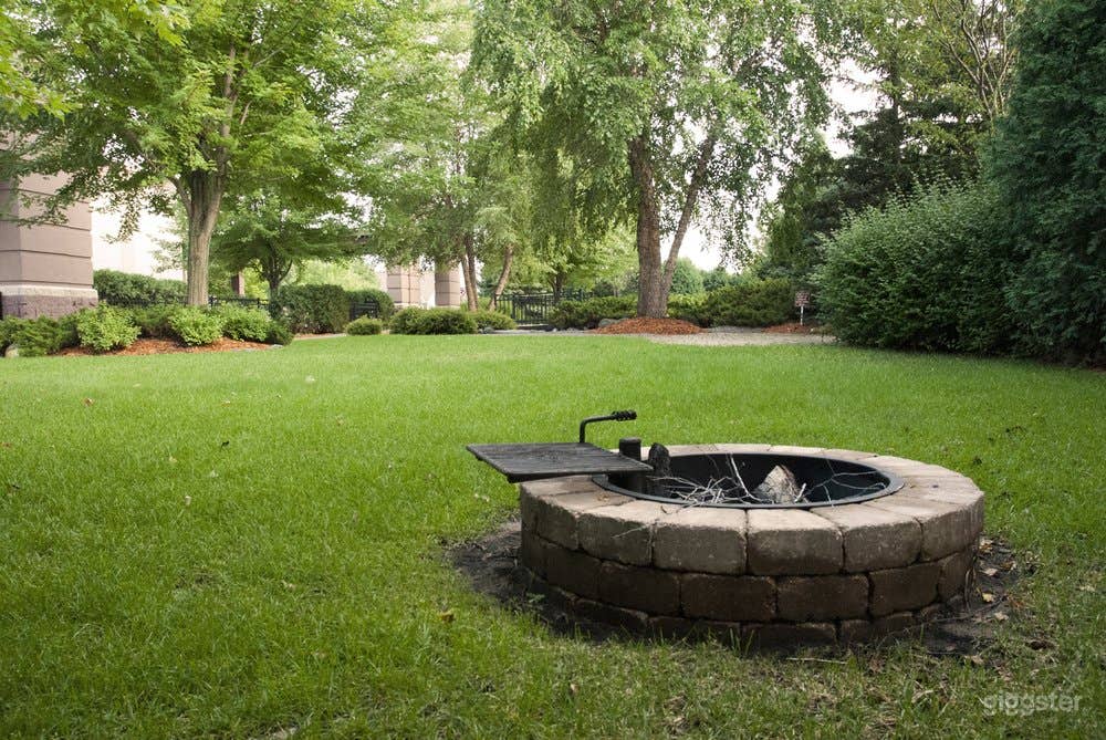 Outdoor Courtyard Space Photo 4