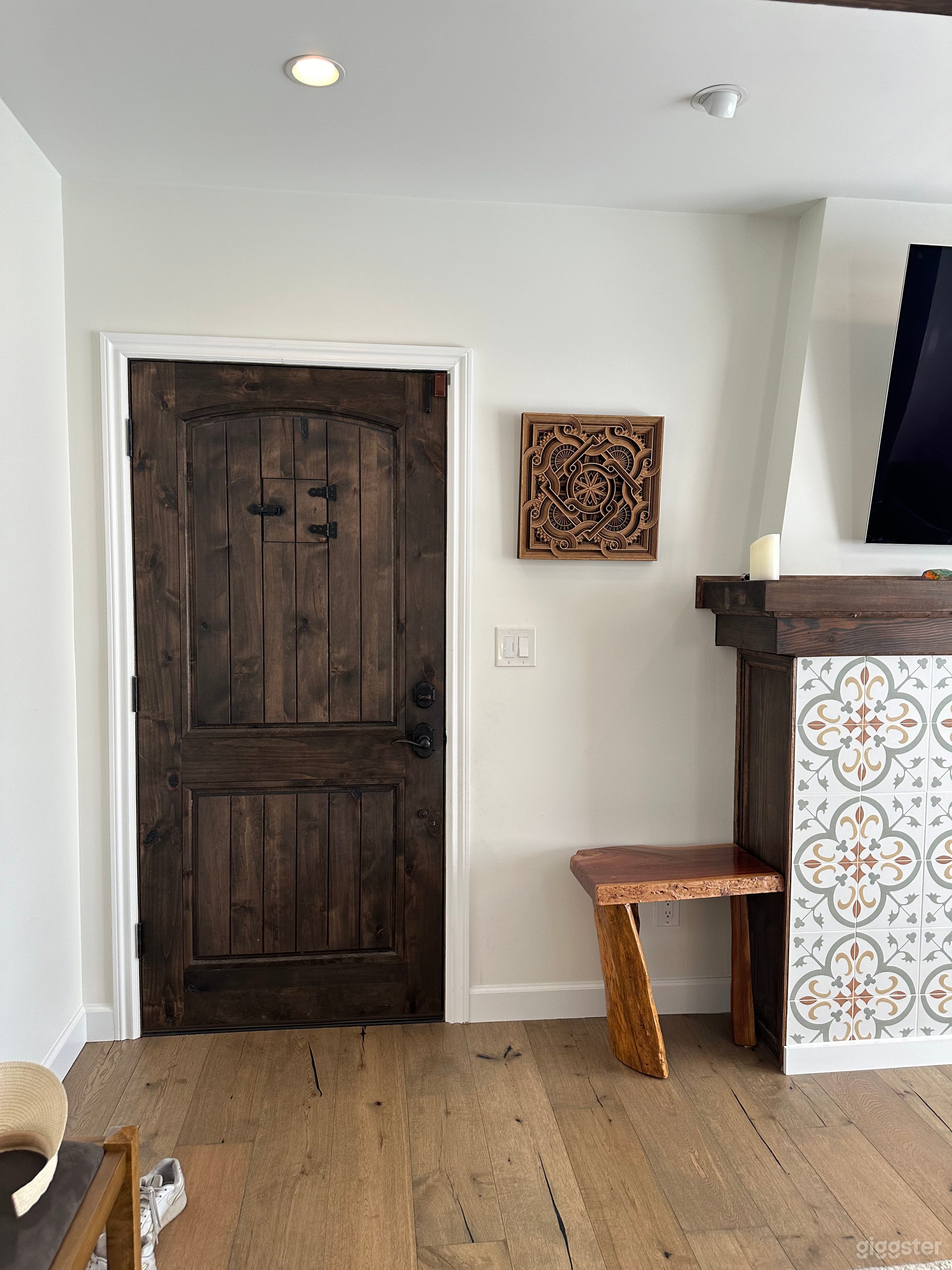 Spanish Bungalow with Gorgeous Private Pool Photo 3