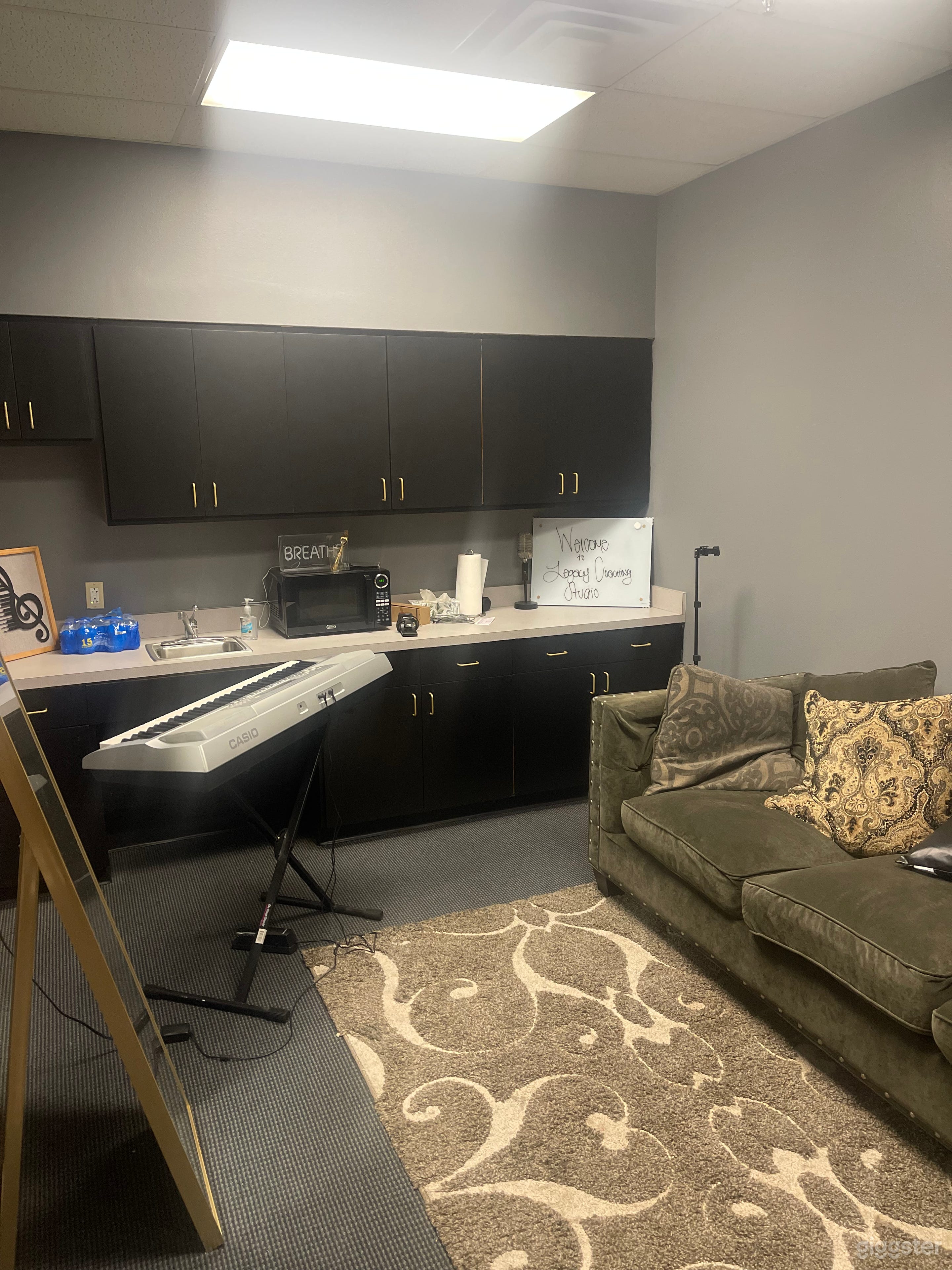 Intimate Rehearsal Studio for Artists and Musicians Photo 2