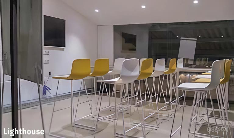  The Lighthouse - Sala Ejecutiva de Reuniones con Luz Natural 