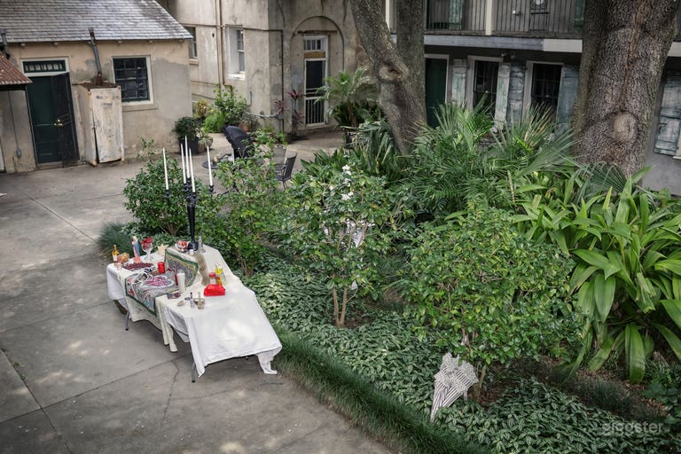  A scenic overview for your French quarter carriage house apartment down toward a ritual  altar for a wedding soon to start, Is is yours?   Haunted party,  funky luncheon, engagement, abundance ceremony or birthday bash - bachelorettes? 