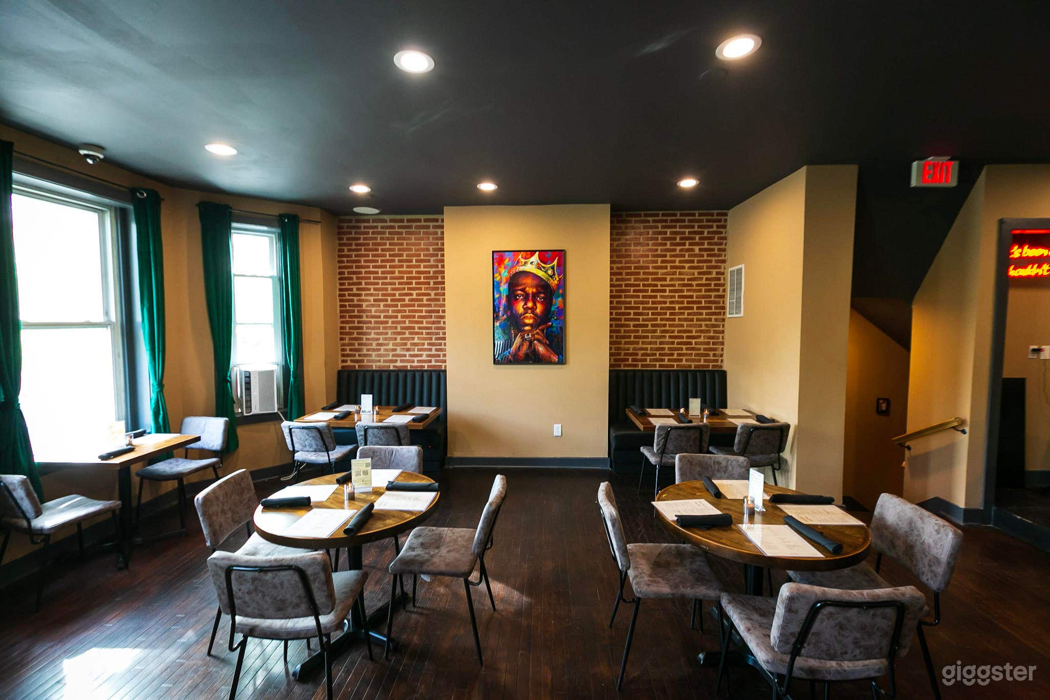 Restaurant &amp; Lounge Photo 1