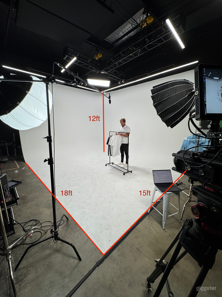  Film Studio - Cyc Wall, Green Screen, Black Box 