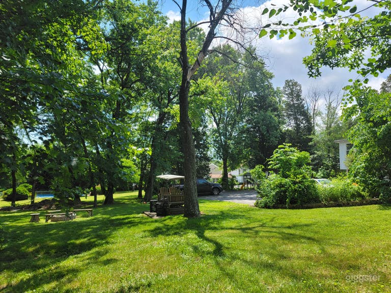  Private and Spacious Backyard for You to Use! 