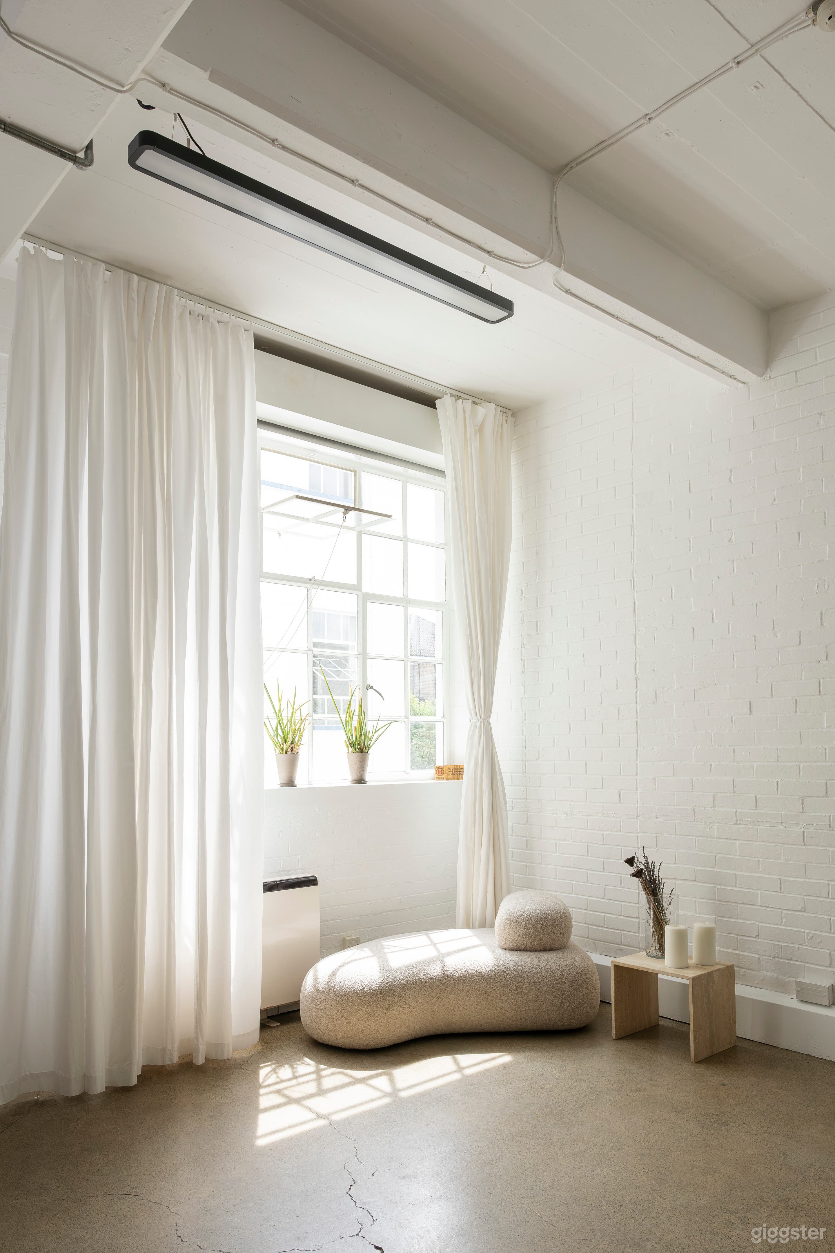 Minimalist Photography Studio in West London Photo 3
