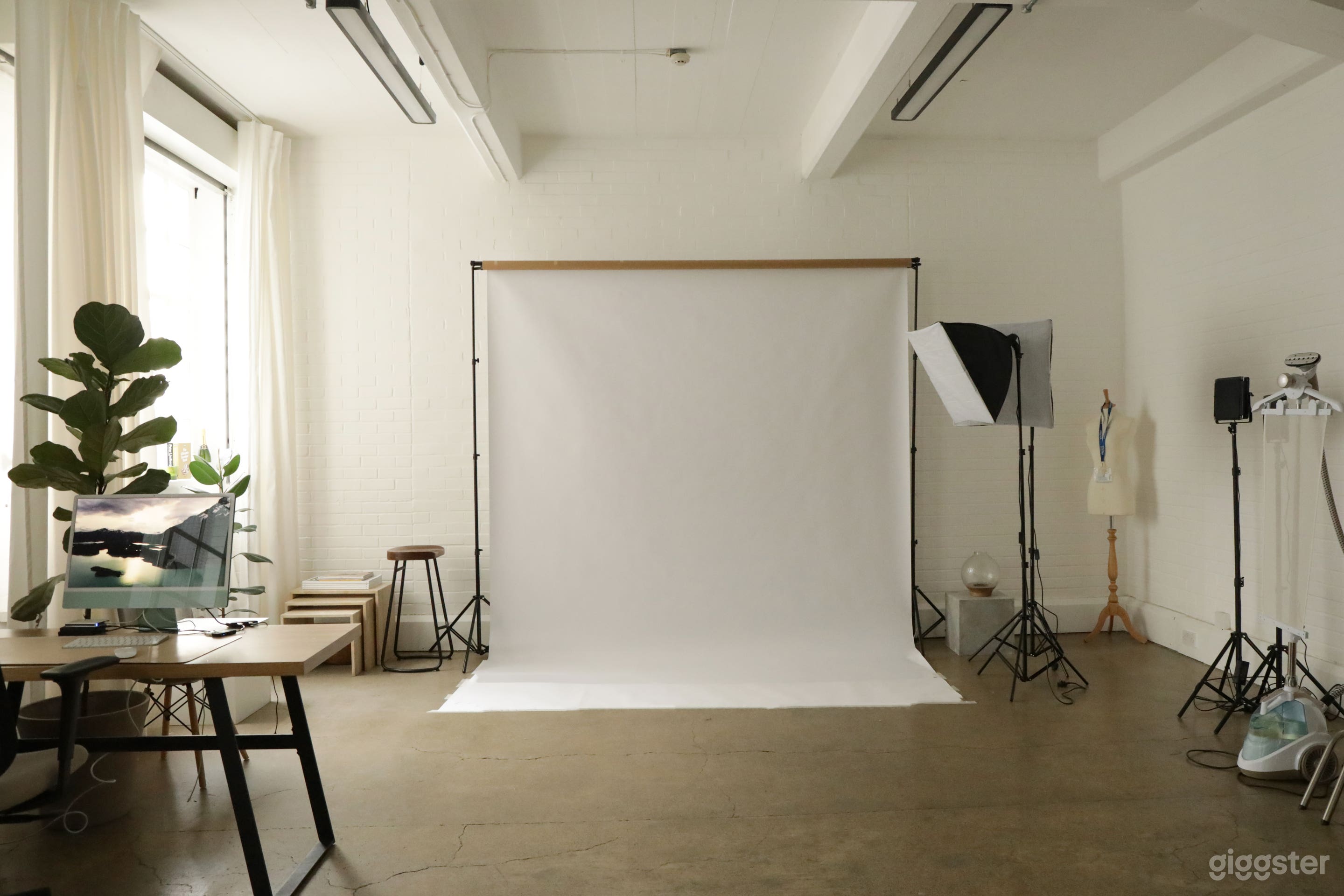 Minimalist Photography Studio in West London Photo 4