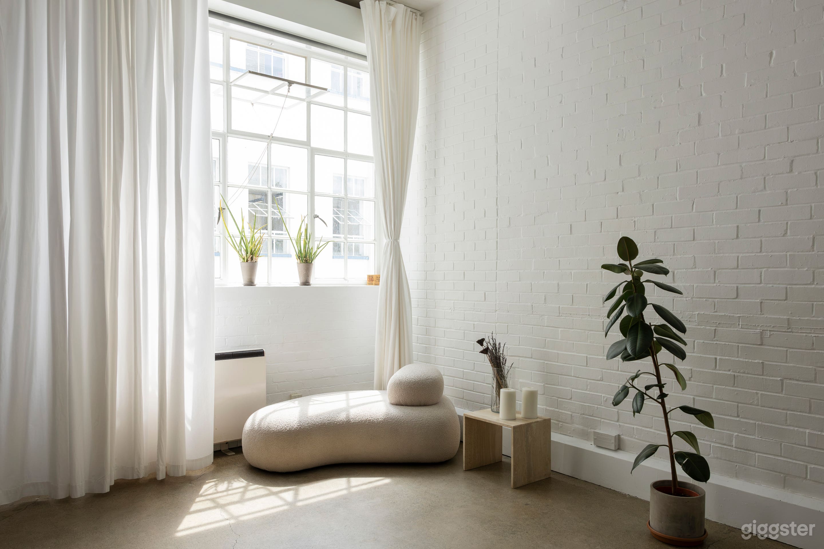 Minimalist Photography Studio in West London Photo 2