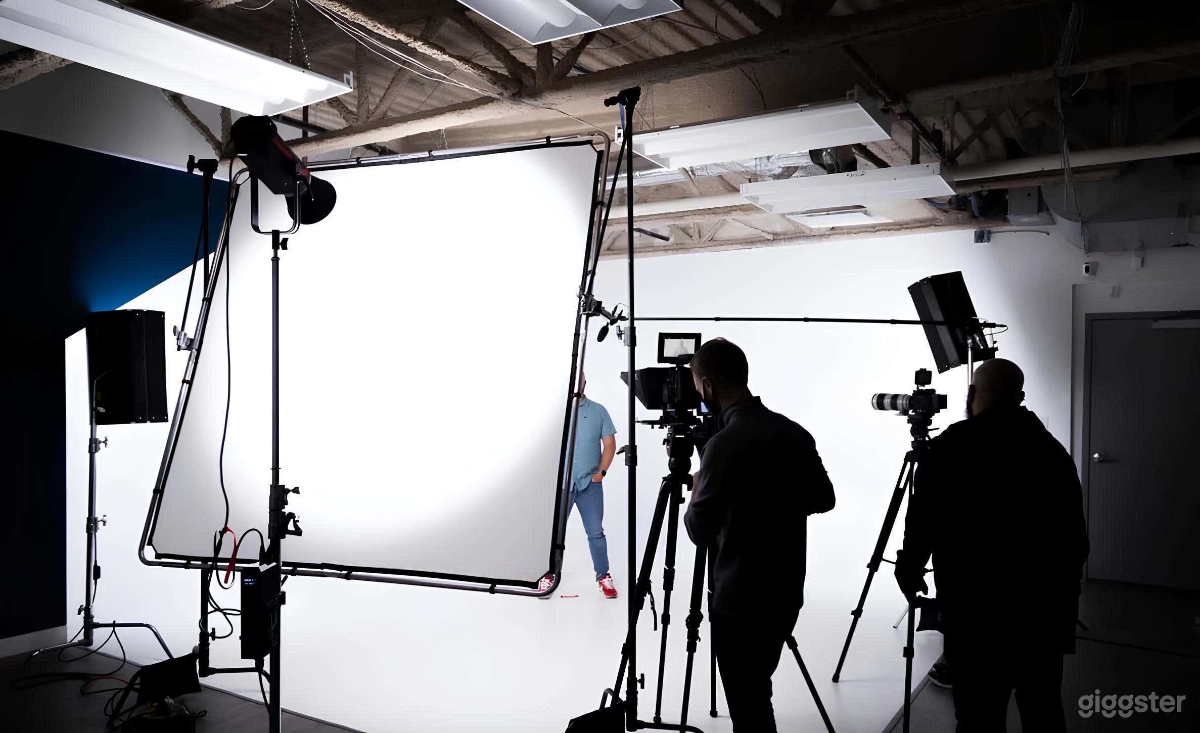 Film/Photo Studio with Cyc Wall and Green Room Photo 2