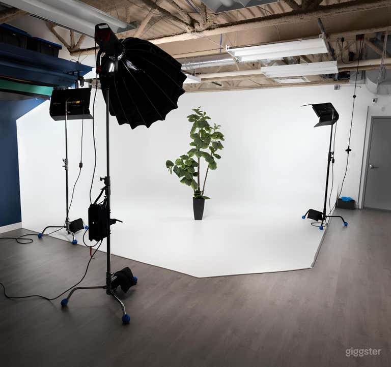  Estudio de filmación/fotografía con pared cíclica y sala verde 