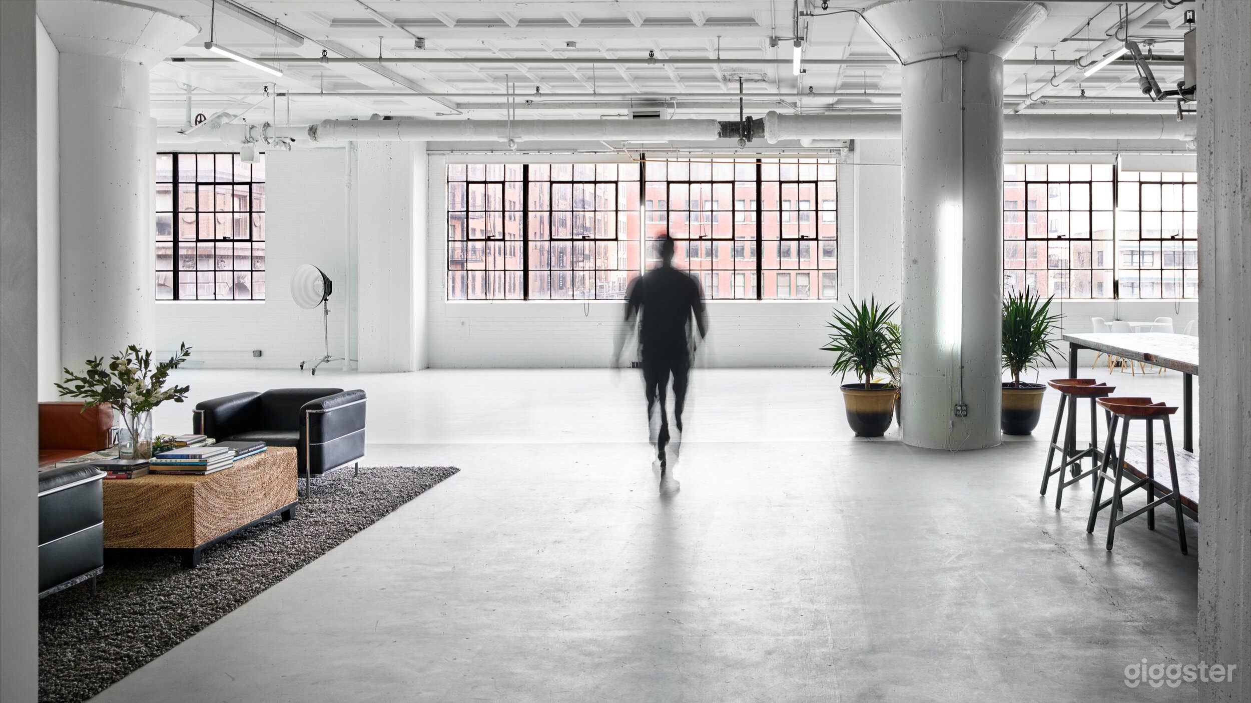 Downtown studio with great natural light  Photo 4