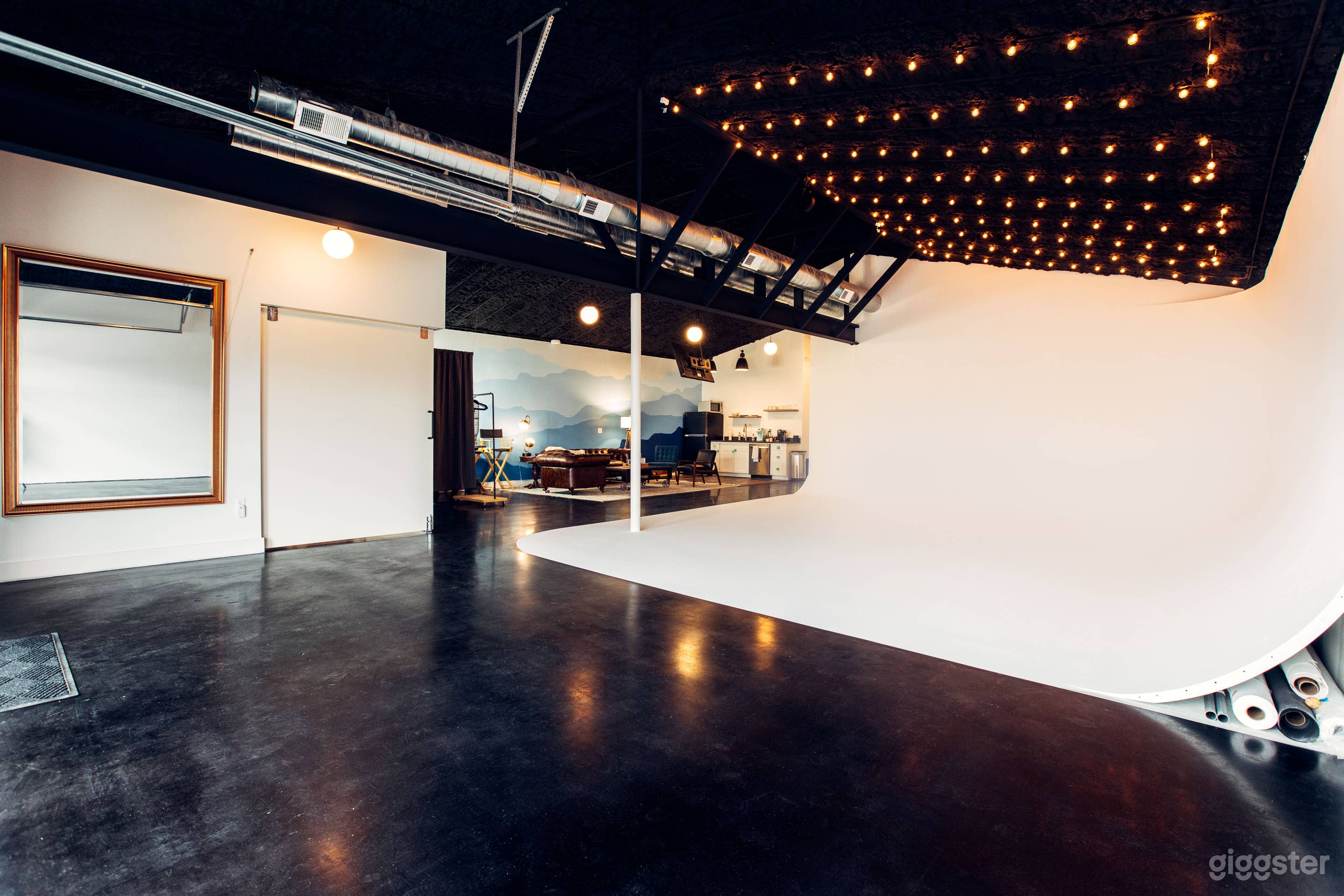 Commercial Photo Studio Photo 1