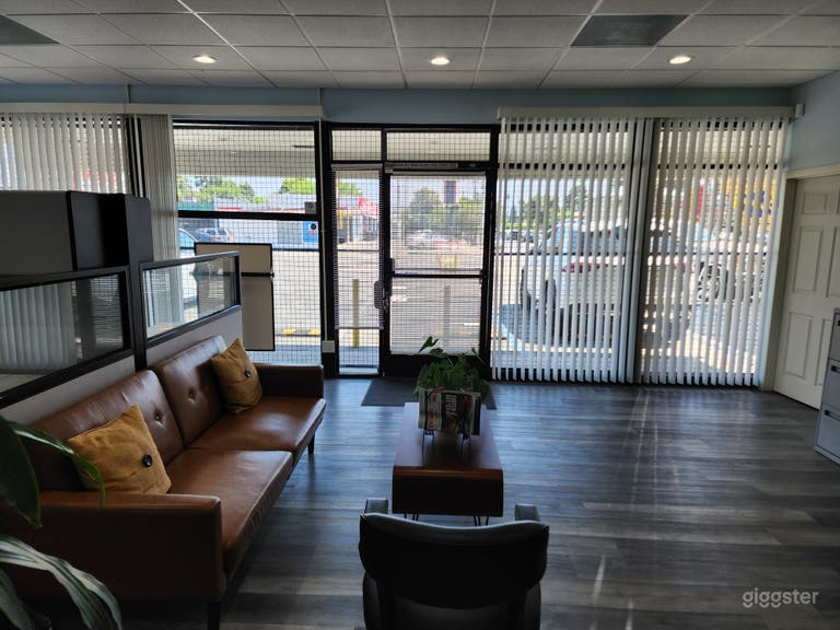  Front Entrance door &amp; lobby 