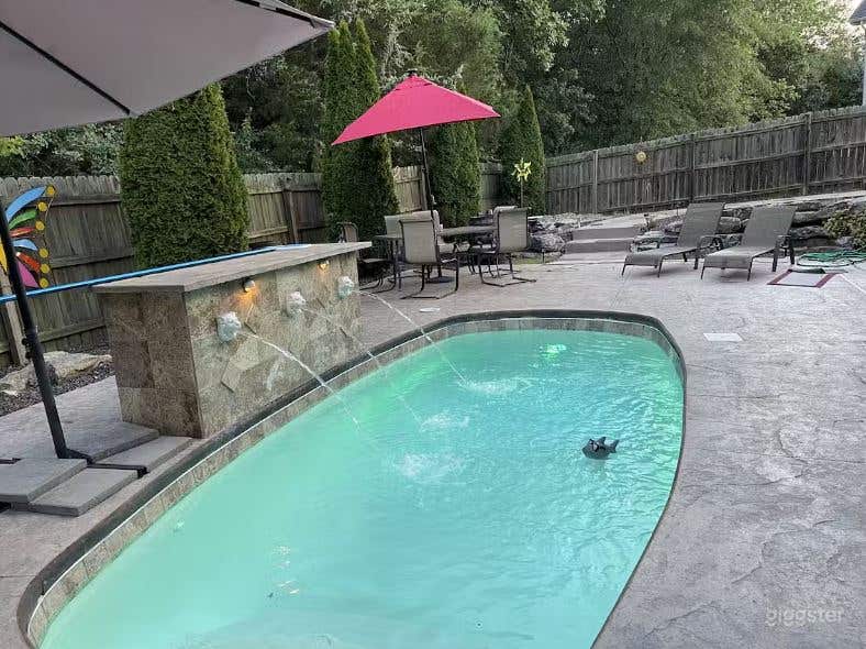 Fun in the Sun Resort-Style Pool Photo 4