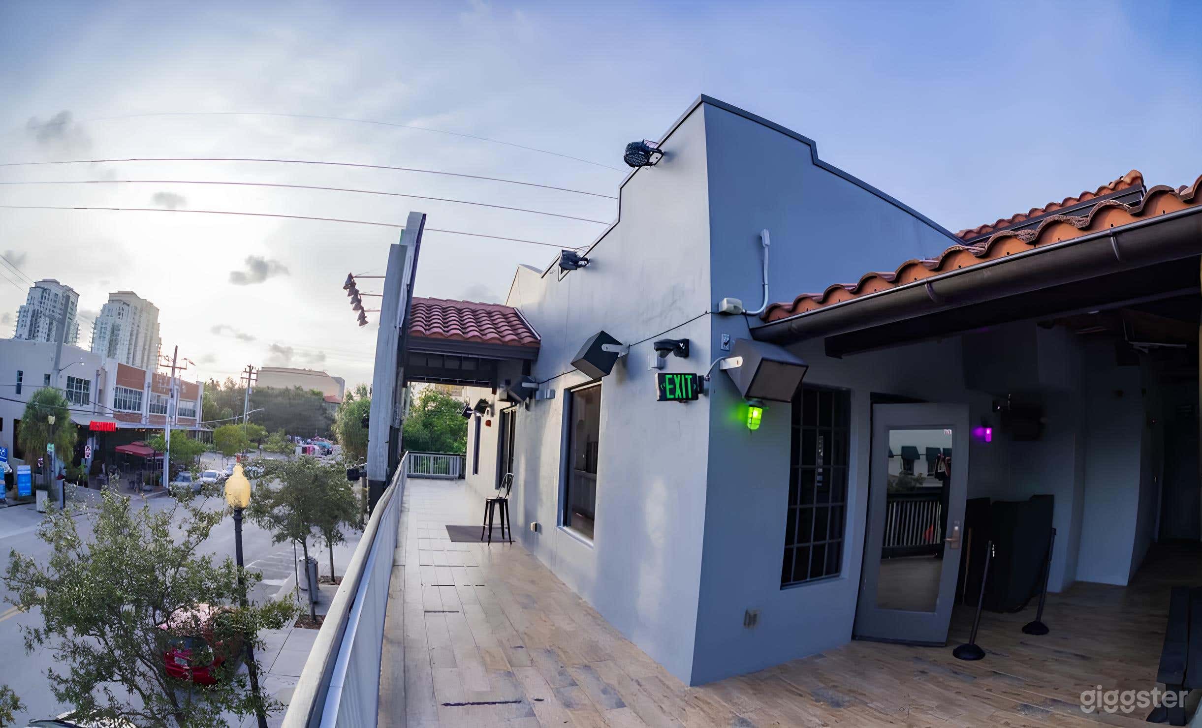 Modern Rooftop Lounge with City Views Photo 3