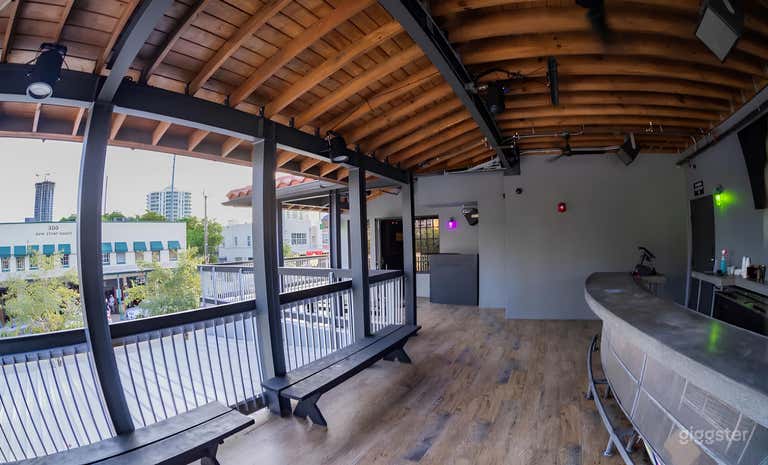  Modern Rooftop Lounge with City Views 