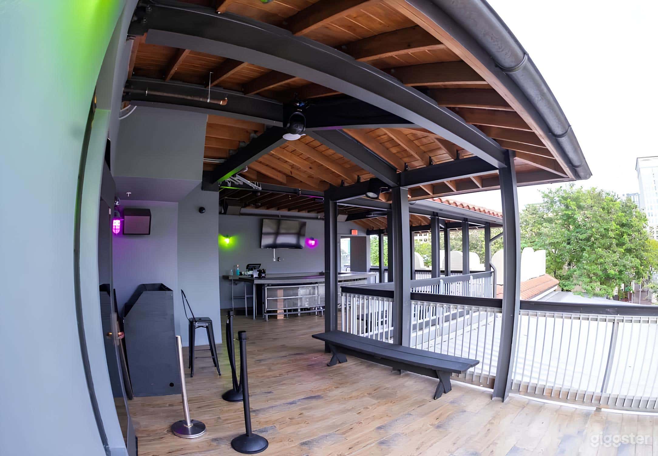 Modern Rooftop Lounge with City Views Photo 4