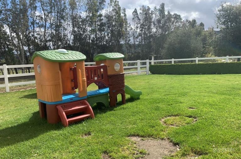  Stunning Pool Oasis with Access to Bath&Shower Area 