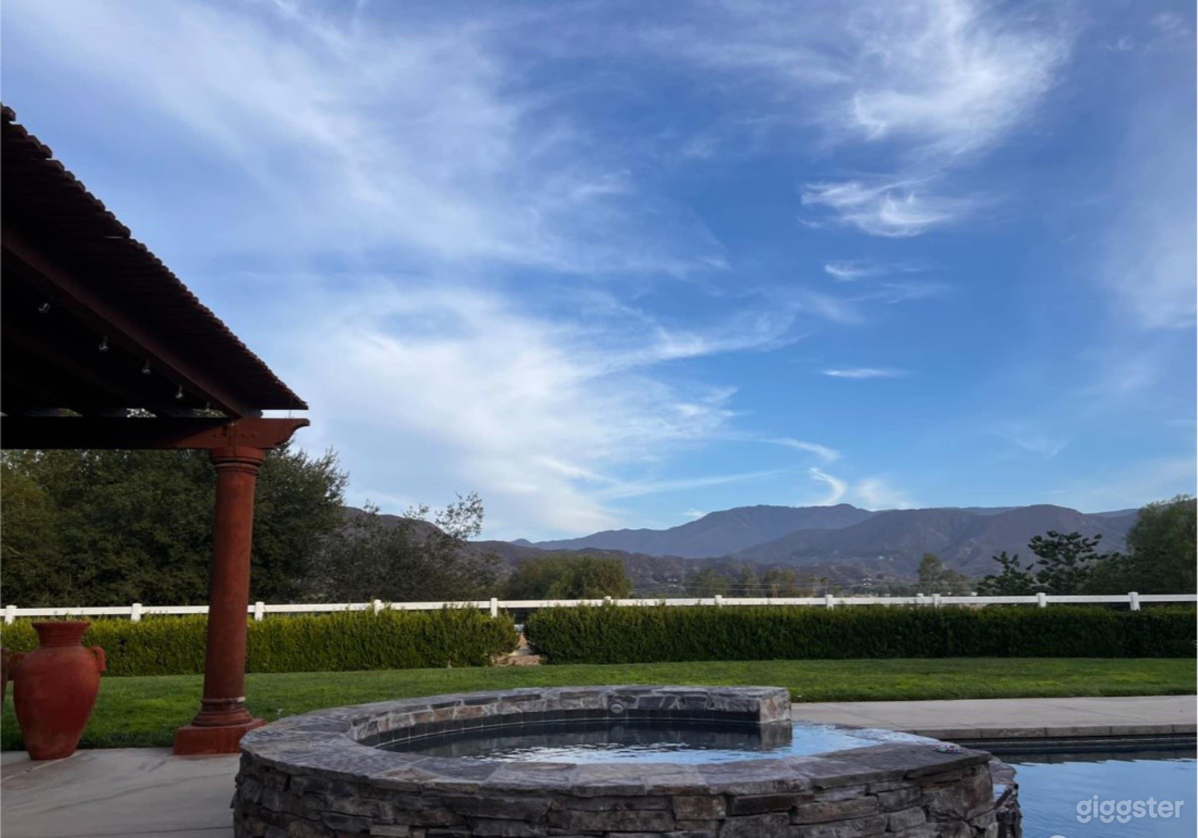 Stunning Pool Oasis with Access to Bath&amp;Shower Area Photo 3