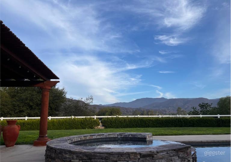  Stunning Pool Oasis with Access to Bath&Shower Area 