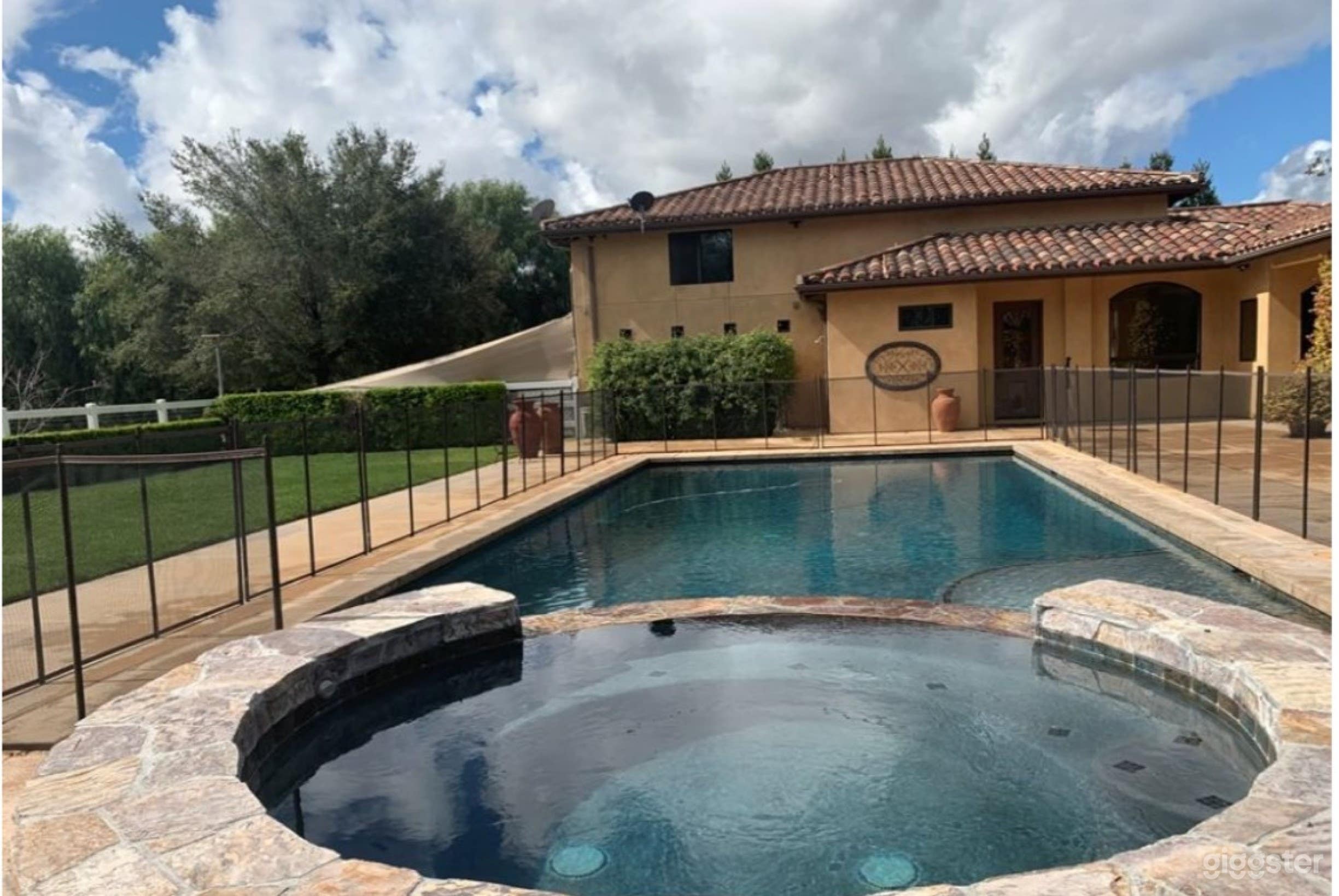 Stunning Pool Oasis with Access to Bath&amp;Shower Area Photo 1