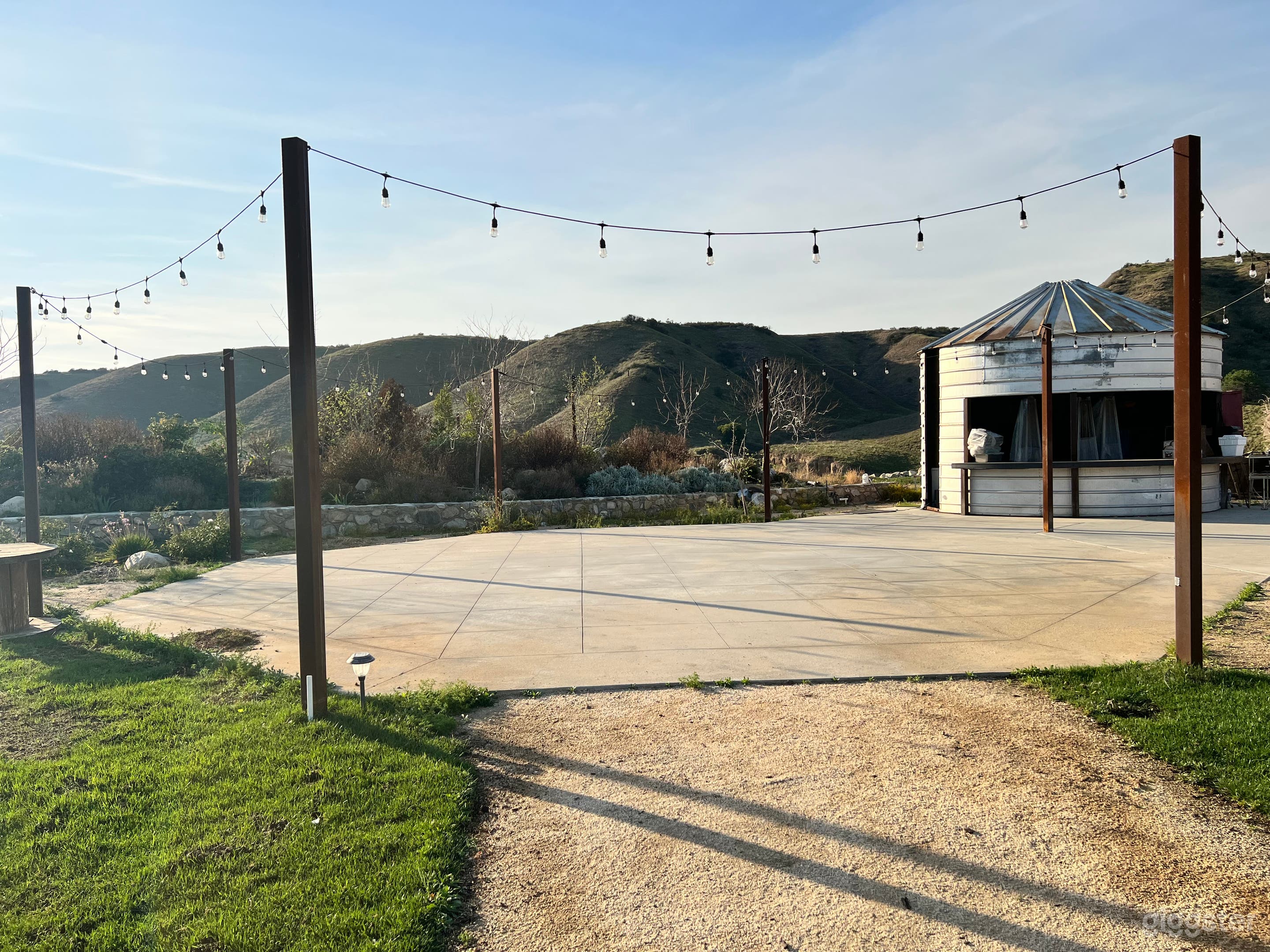 Water Oasis Venue with bar and gardens  Photo 3