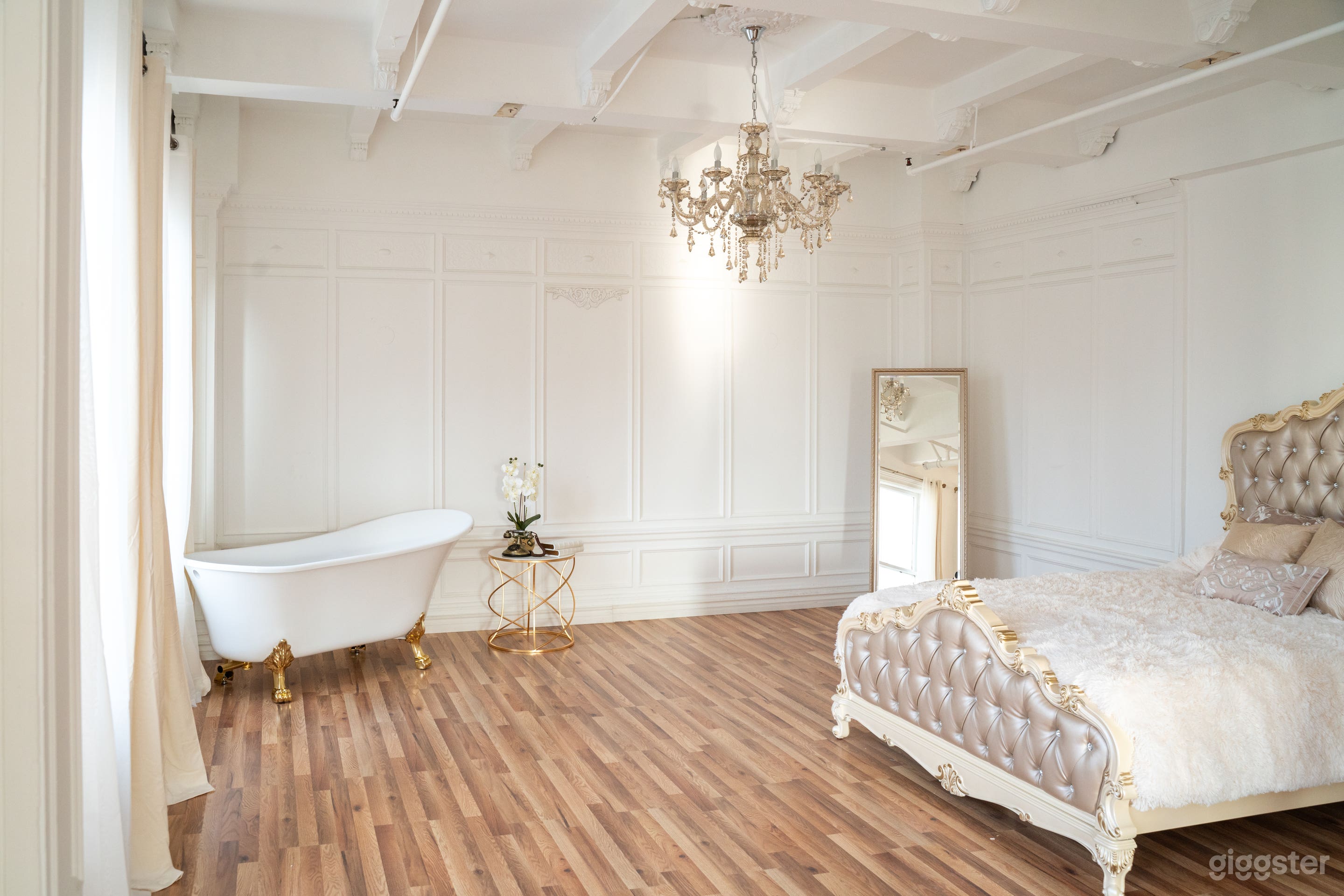 French Loft Studio in Los Angeles Photo 2