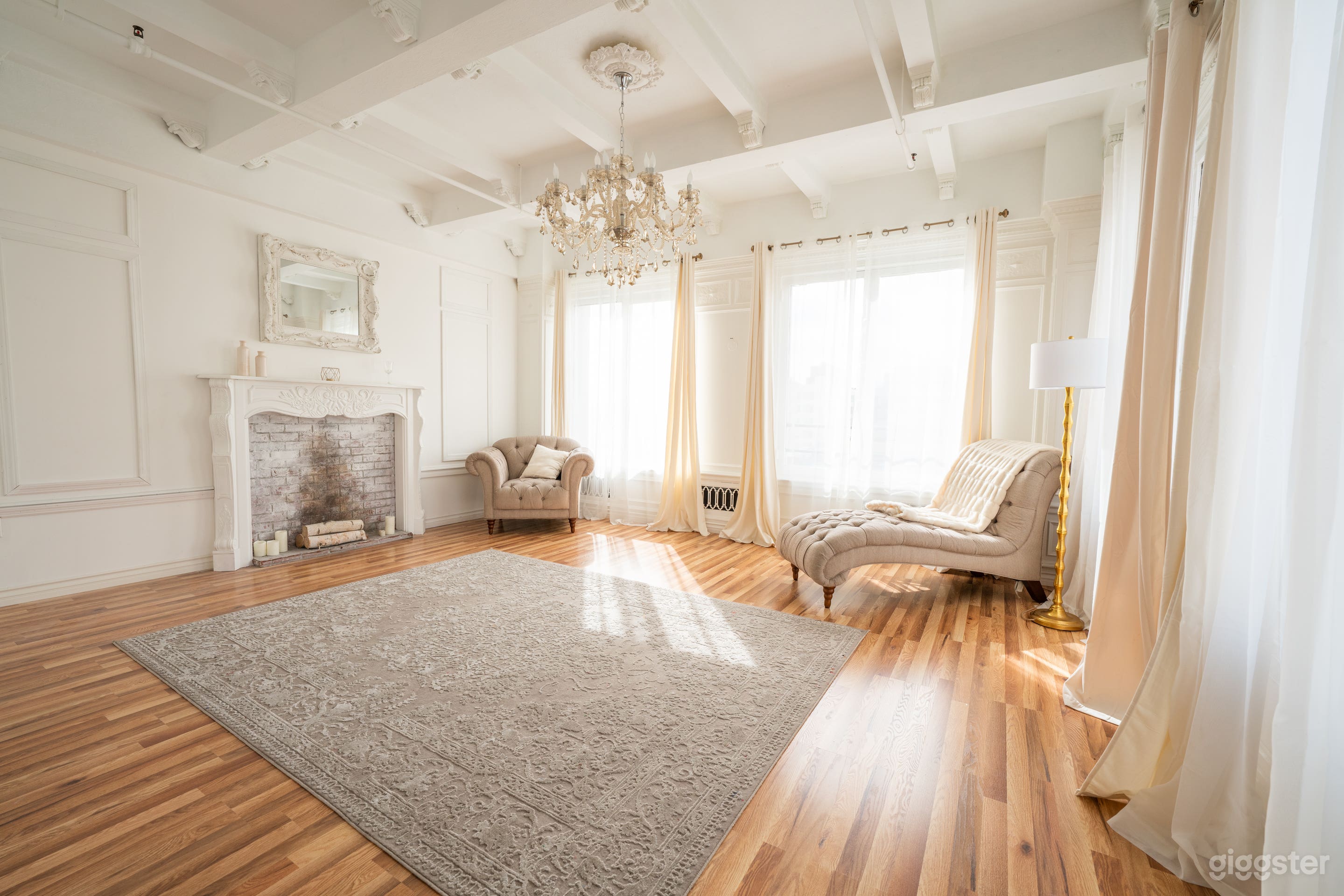 French Loft Studio in Los Angeles Photo 1