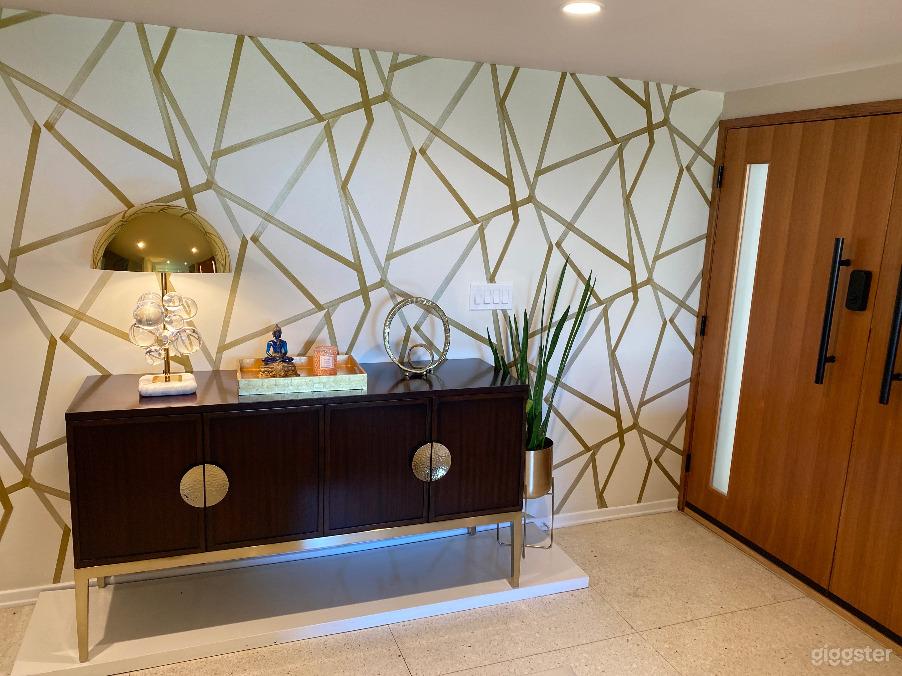 Contemporary entryway