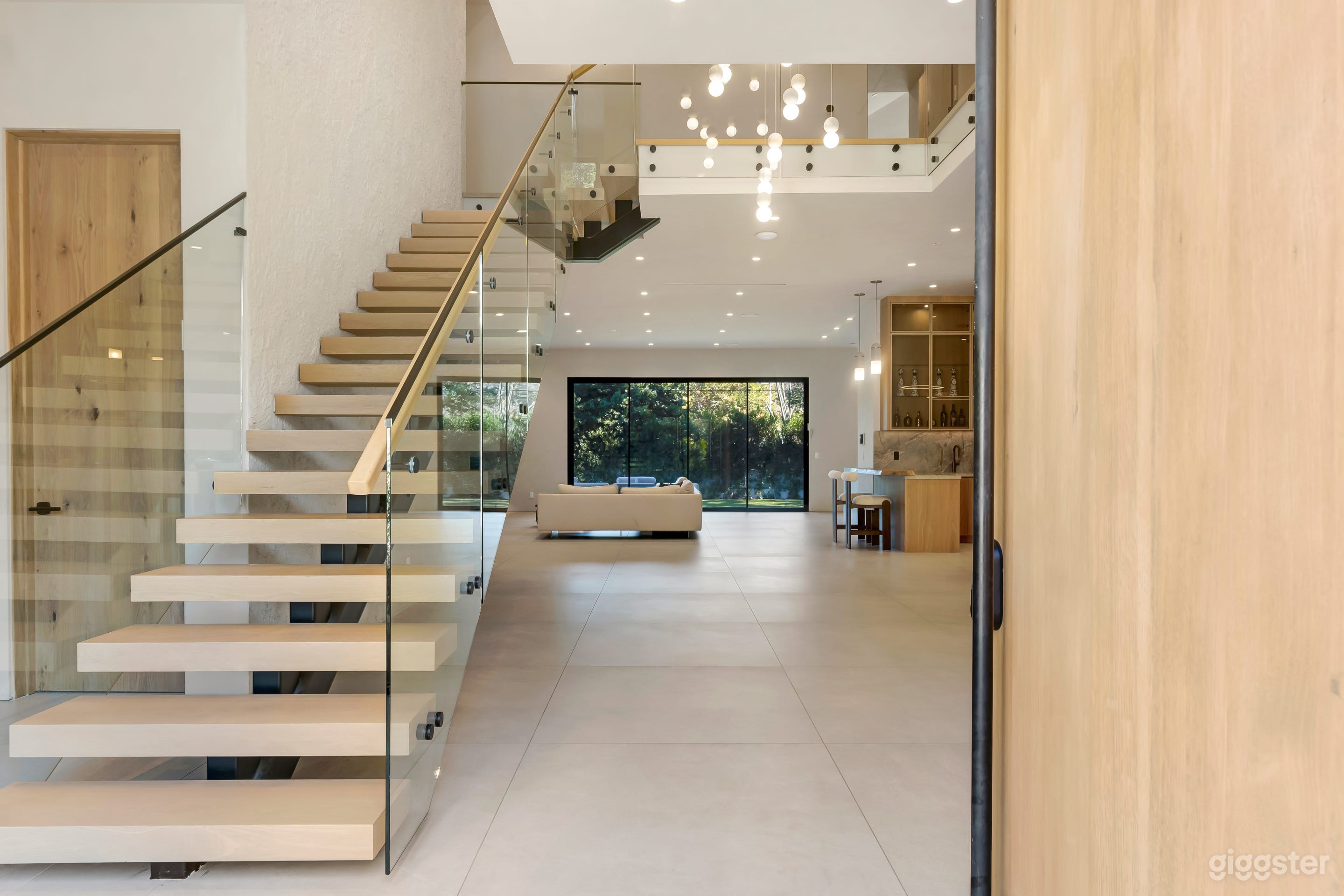 Ultra-Modern Luxury Home: Fashion, Culinary, Films Photo 1