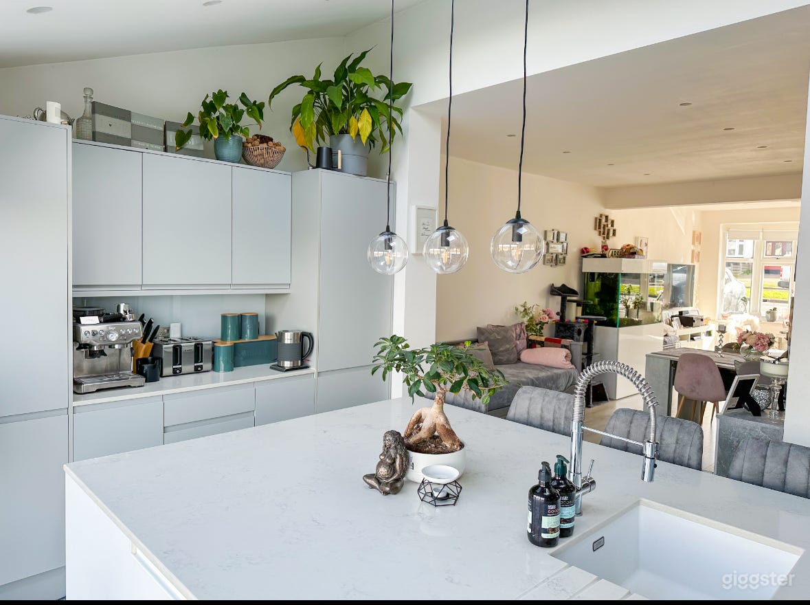 Bright and modern open plan space with great view Photo 1