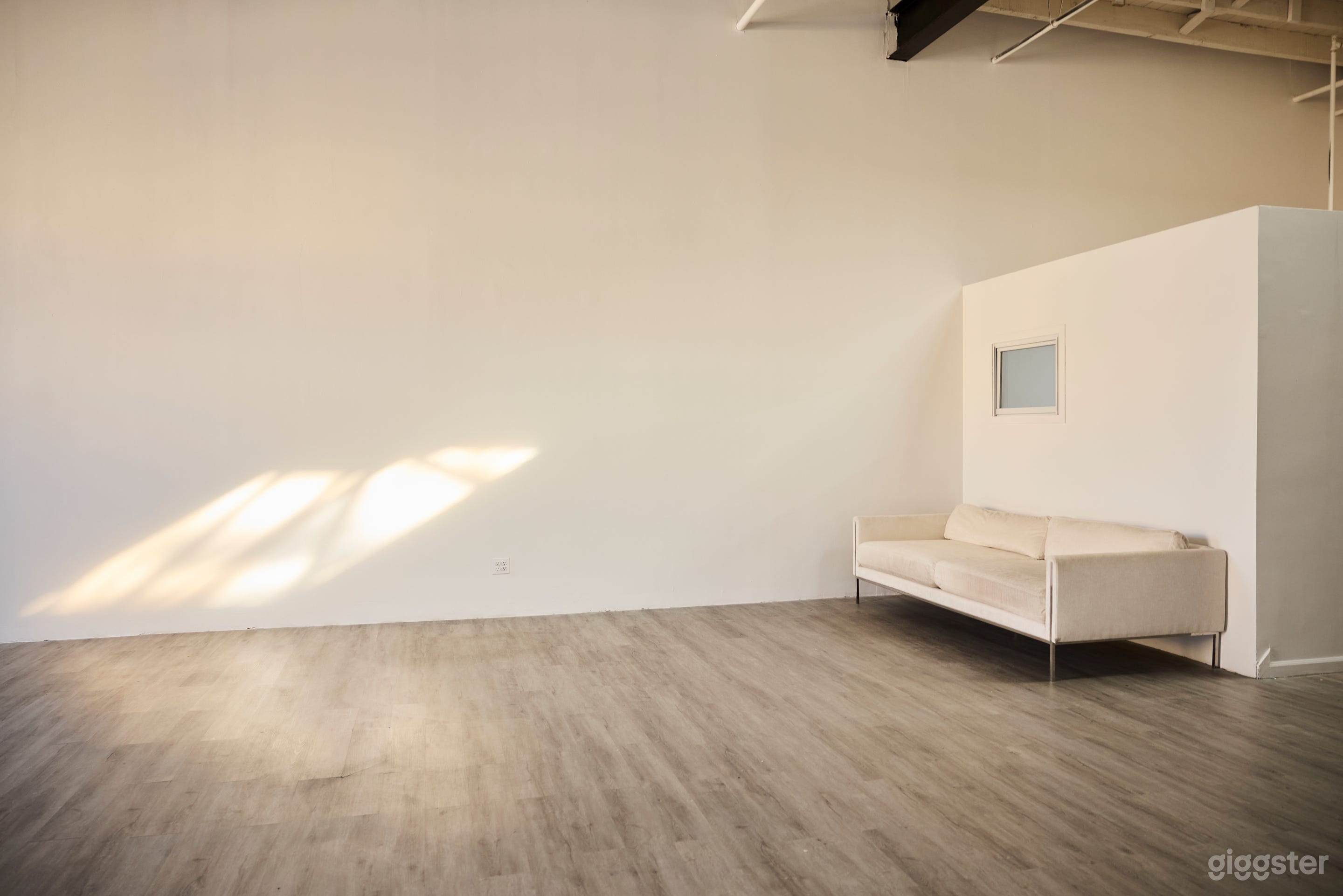 Light-Filled Brooklyn Loft for Photoshoots, Dinners & Ev Photo 4