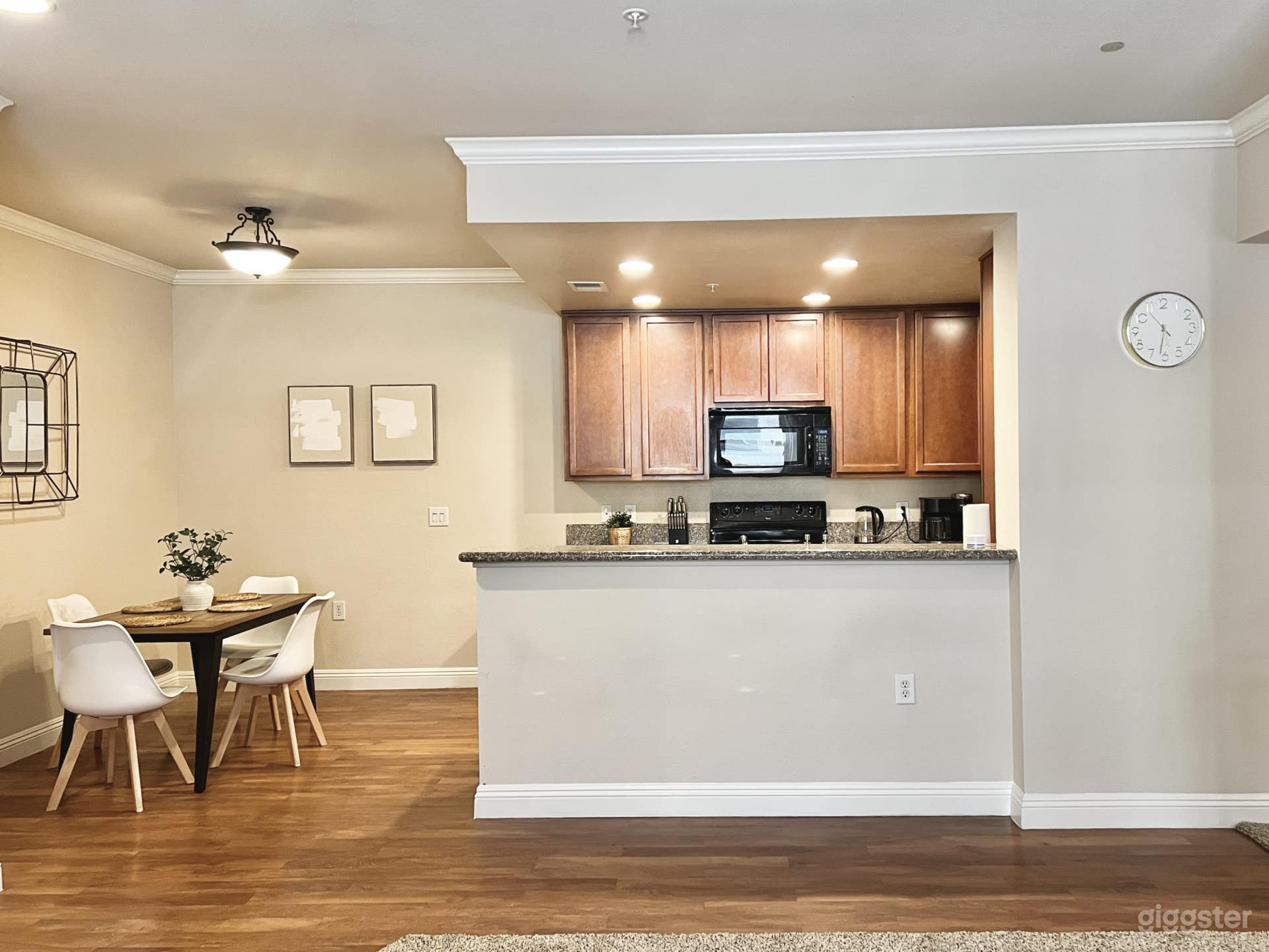 Relaxing 2-BR Apt with Pool, Hot Tub &amp; Gym Photo 1